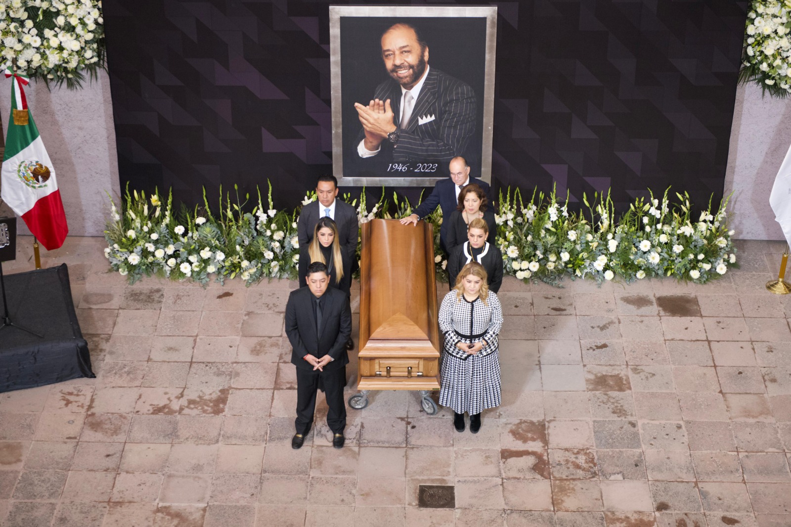 El gobernador de SLP, Ricardo Gallardo, en el homenaje de cuerpo presente al ex gobernador Teófilo Torres Corzo en SLP.