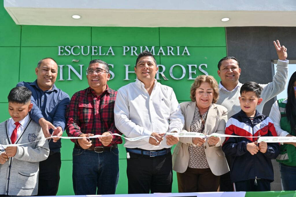 Ricardo Gallardo inaugura rehabilitación de la primaria ‘Niños Héroes’ en Soledad