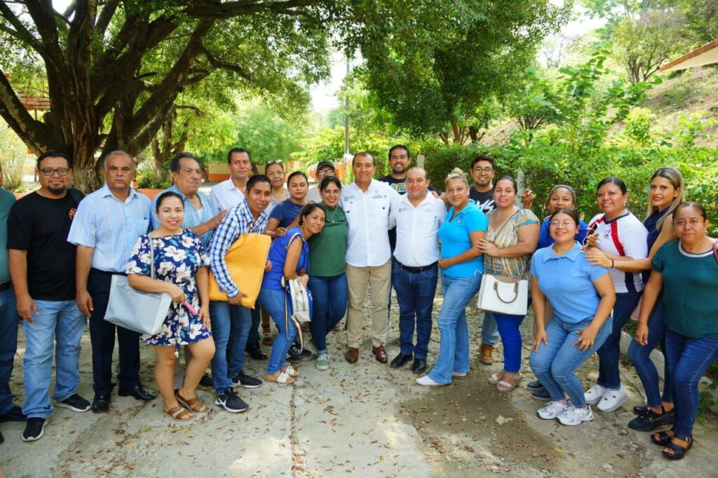 Reanudan servicio educativo en primaria de Axtla