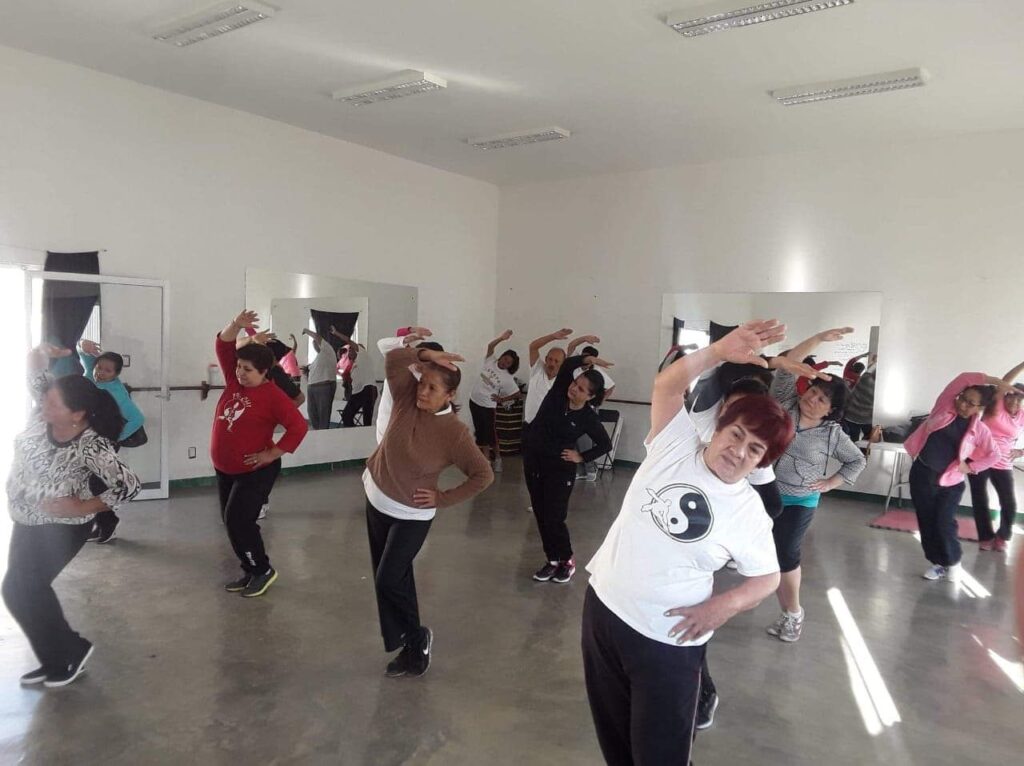 Adultos mayores ganan movilidad y salud con clases de Tai Chi en SLP