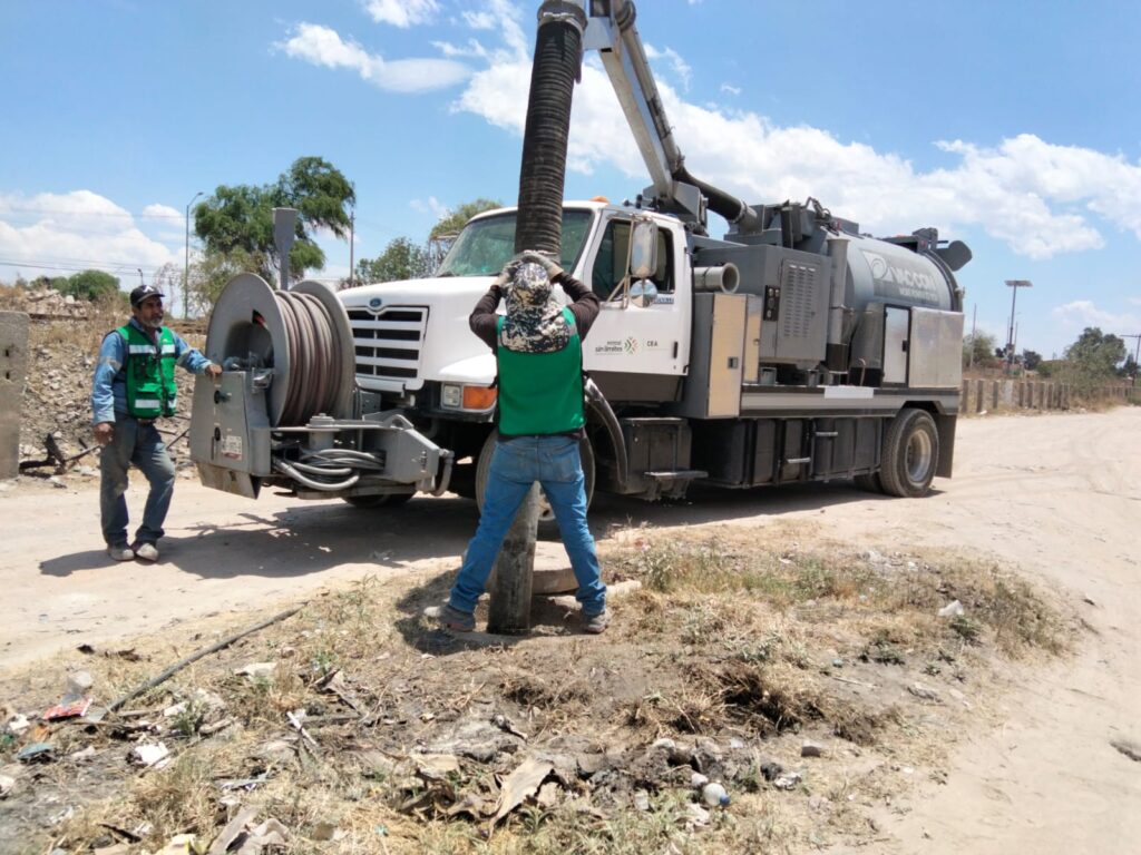 CEA limpió más de 4 mil metros de drenaje en colonias de la capital durante marzo