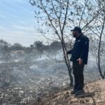 Sofocan incendio en tiradero clandestino en el Saucito