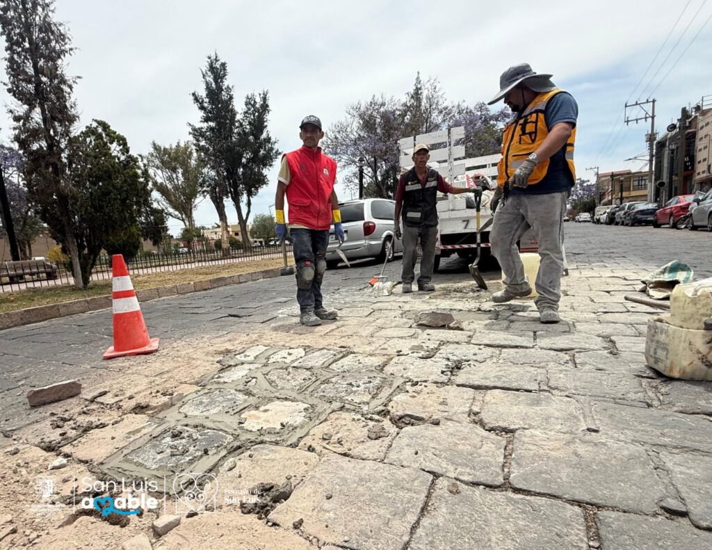 Dan mantenimiento a la Calzada de Guadalupe para mejorar imagen y tránsito en el Centro
