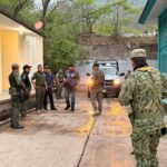 Hallan drogas y arma ilegal en cateo a la policía de Tamazunchale
