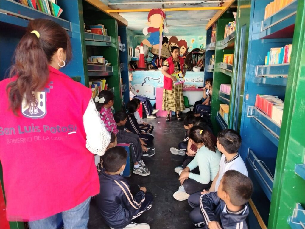 Biblioteca Móvil llega a El Jaralito para impulsar la lectura infantil