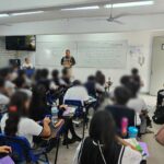 Alertan a estudiantes sobre riesgos de retos virales y redes sociales