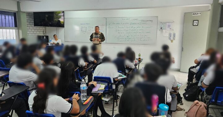 Alertan a estudiantes sobre riesgos de retos virales y redes sociales