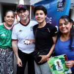 San Luis capital inicia ambiente mundialista con gran intercambio de estampas