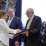 Docente de la UASLP recibe máximo galardón nacional en enfermería