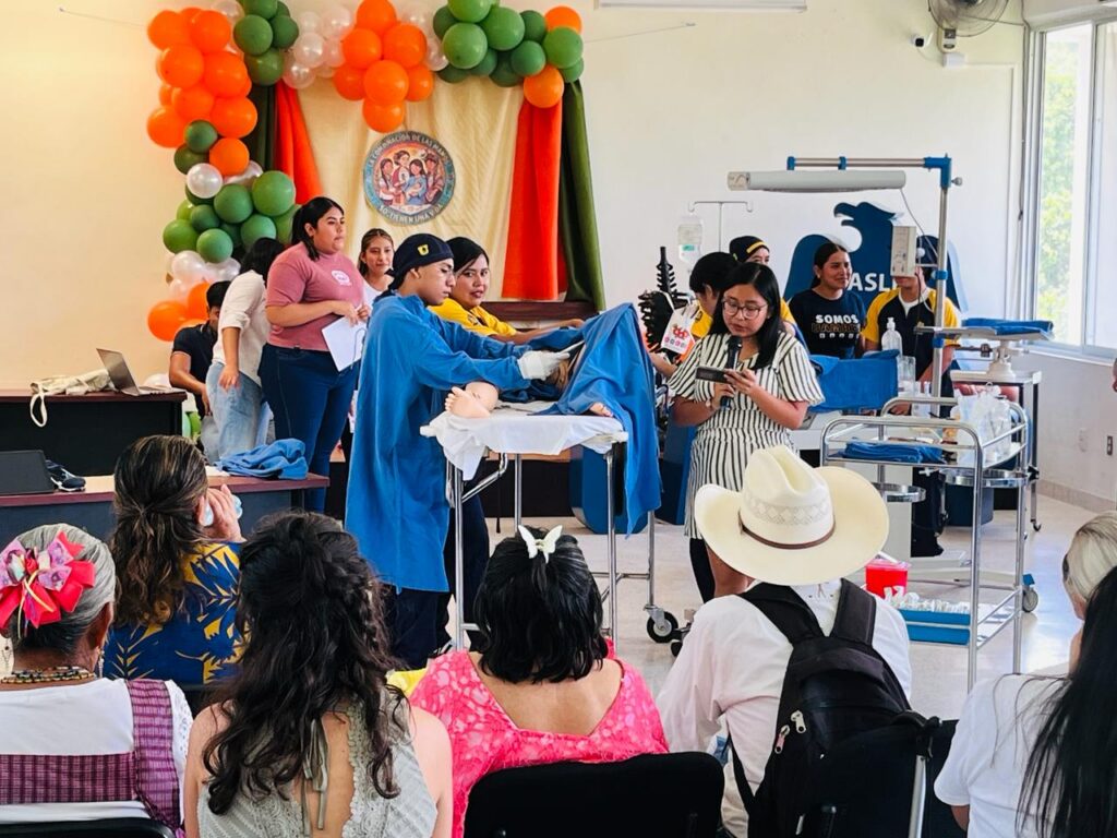 UASLP impulsa diálogo sobre partería tradicional y medicina ancestral en Tamazunchale