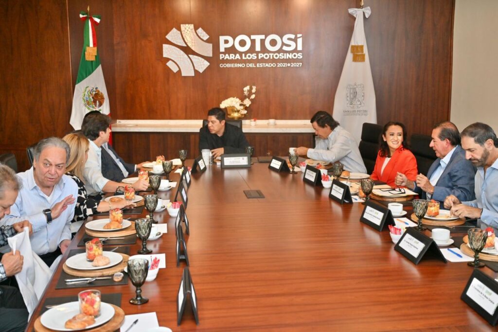 Gallardo y Consejo Consultivo Potosí acuerdan más infraestructura para las cuatro regiones