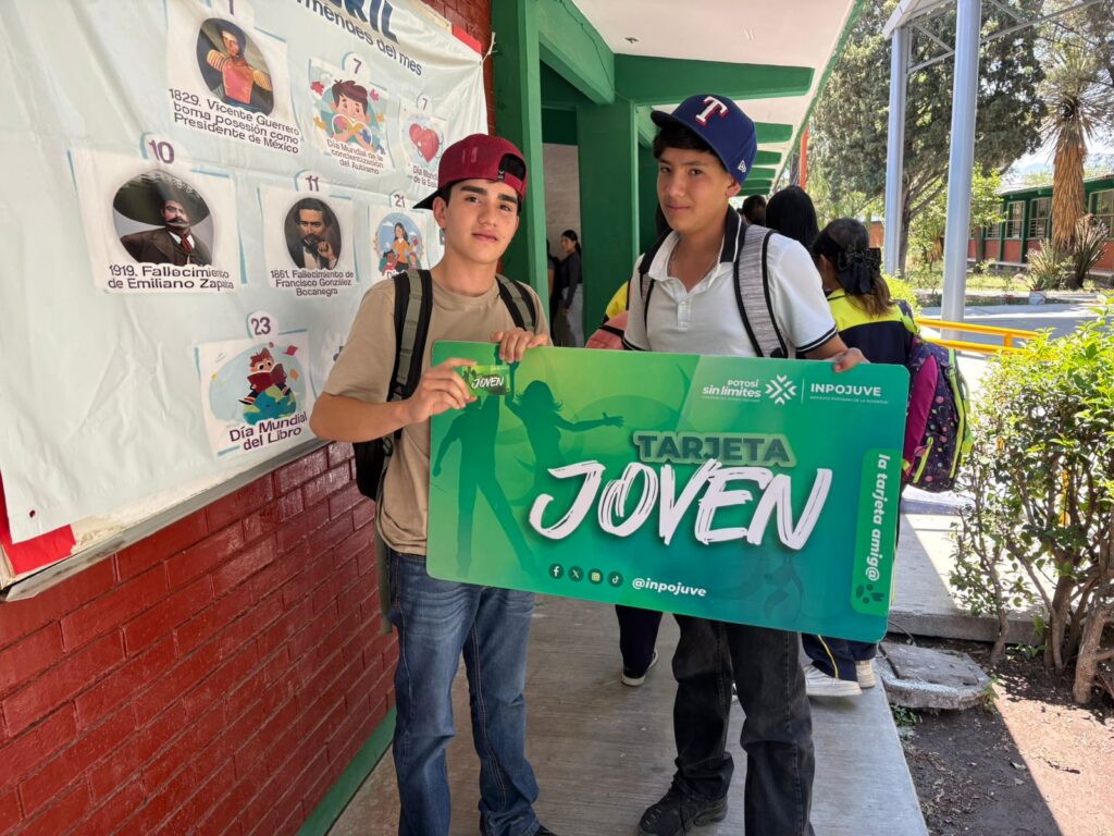 Más de 20 mil estudiantes reciben becas y apoyos del Inpojuve