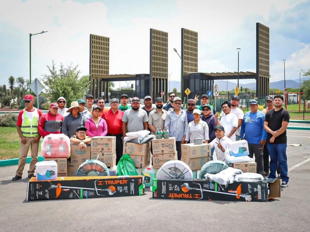 Surten material para mantenimiento del parque Las Camelias en Matehuala