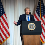 Desaprobación de Donald Trump alcanza su nivel más alto, revela encuesta