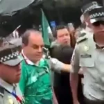 Encaran a ‘Cuau’ al salir de partido inaugural del Mundial