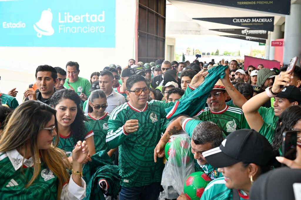 Gallardo presencia el triunfo de México en el estadio Libertad Financiera