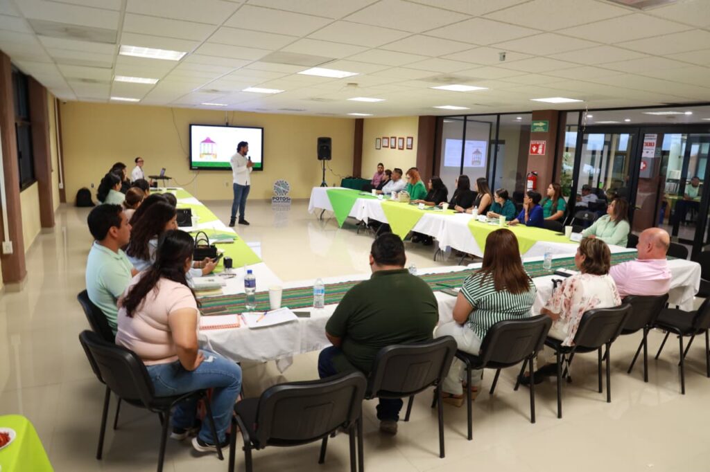 Intercambian estrategias para fortalecer el trabajo de los Centros DIF Pilares