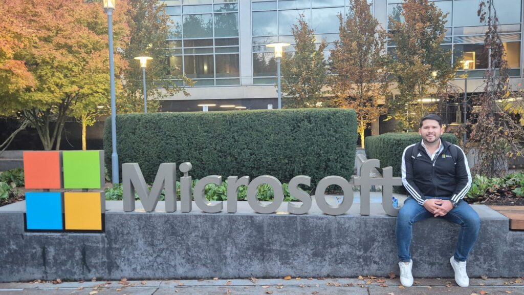 Egresado de la UASLP impulsa procesos de gestión de puestos en Microsoft