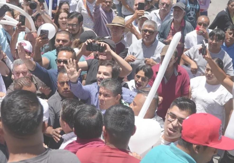 Arman zipizape en visita de Sánchez Zumaya al mercado República; acusa que fue el Instituto Temazcalli