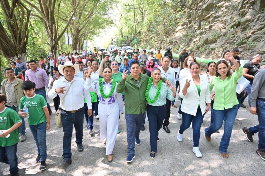 Gallardo anuncia nuevas obras carreteras, hidráulicas y deportivas para Axtla