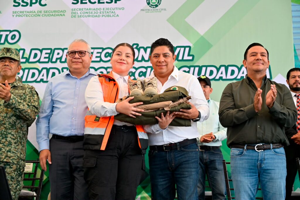 Gallardo entrega equipamiento a SSPC y PC para la Fenapo 2026