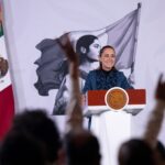 Sheinbaum llama a seguir el debate sobre uso de celulares y redes sociales en las escuelas