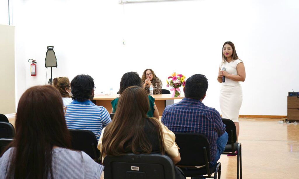 Roxanna Hernández empezó a tomar el control de Semujeres