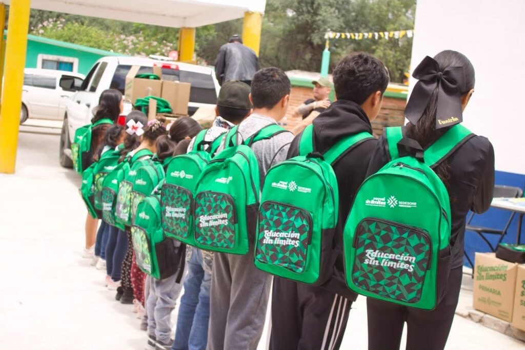 Llevarán útiles escolares a estudiantes de primaria y secundaria de 12 municipios