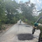 JEC realiza trabajos de bacheo y limpieza en el tramo Axtla-Coxcatlán