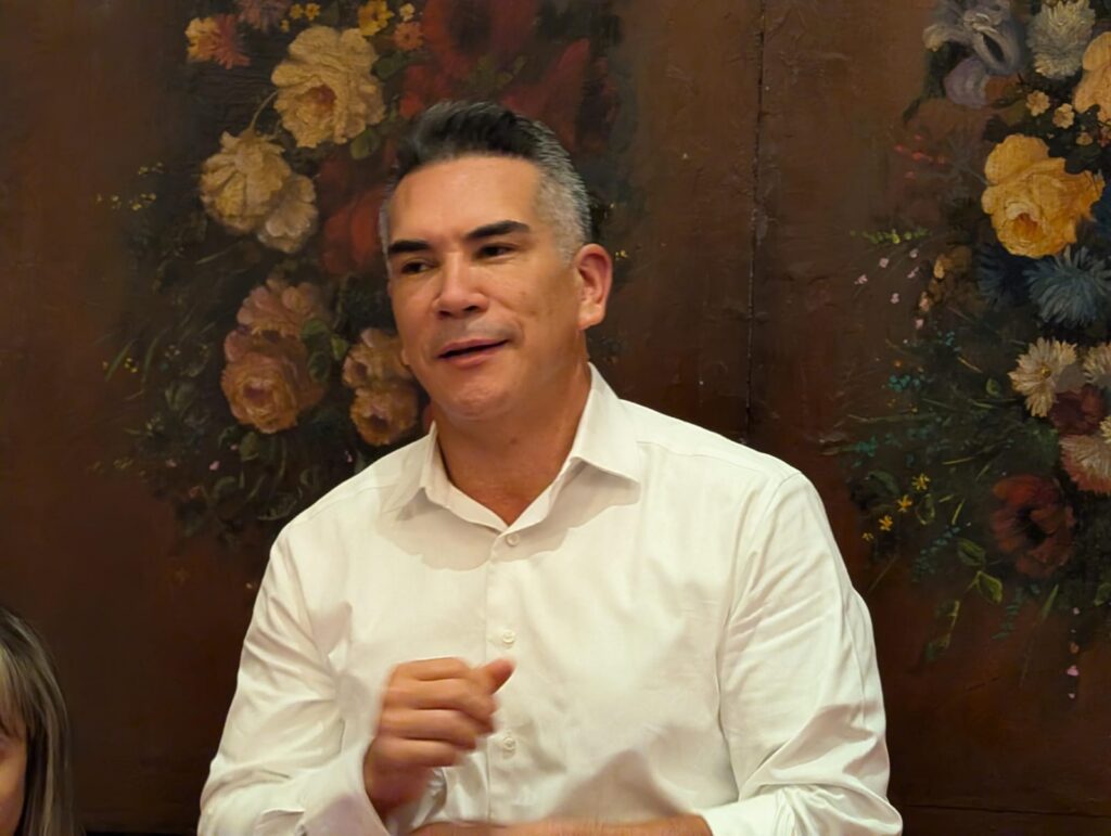 Alito Moreno visita SLP y descarta alianza del PRI con Morena para 2027