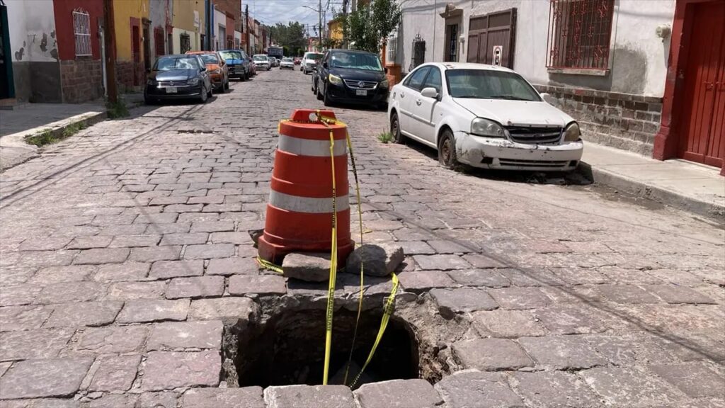 Deterioro de drenajes antiguos dispara presencia de socavones este año: Interapas